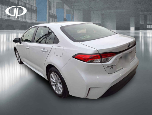 Toyota Corolla 4p XLE HEV L4/1.8 Aut