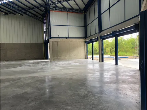 Bodegas 1 Y 4 En Venta Via Condina