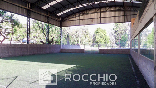 Local . | J. M. Campos 2402