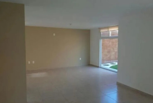 Hermosa Casa En Venta En Circuito Puerta Del Sol 1, El Pueblito, Querétaro, México. Cmr