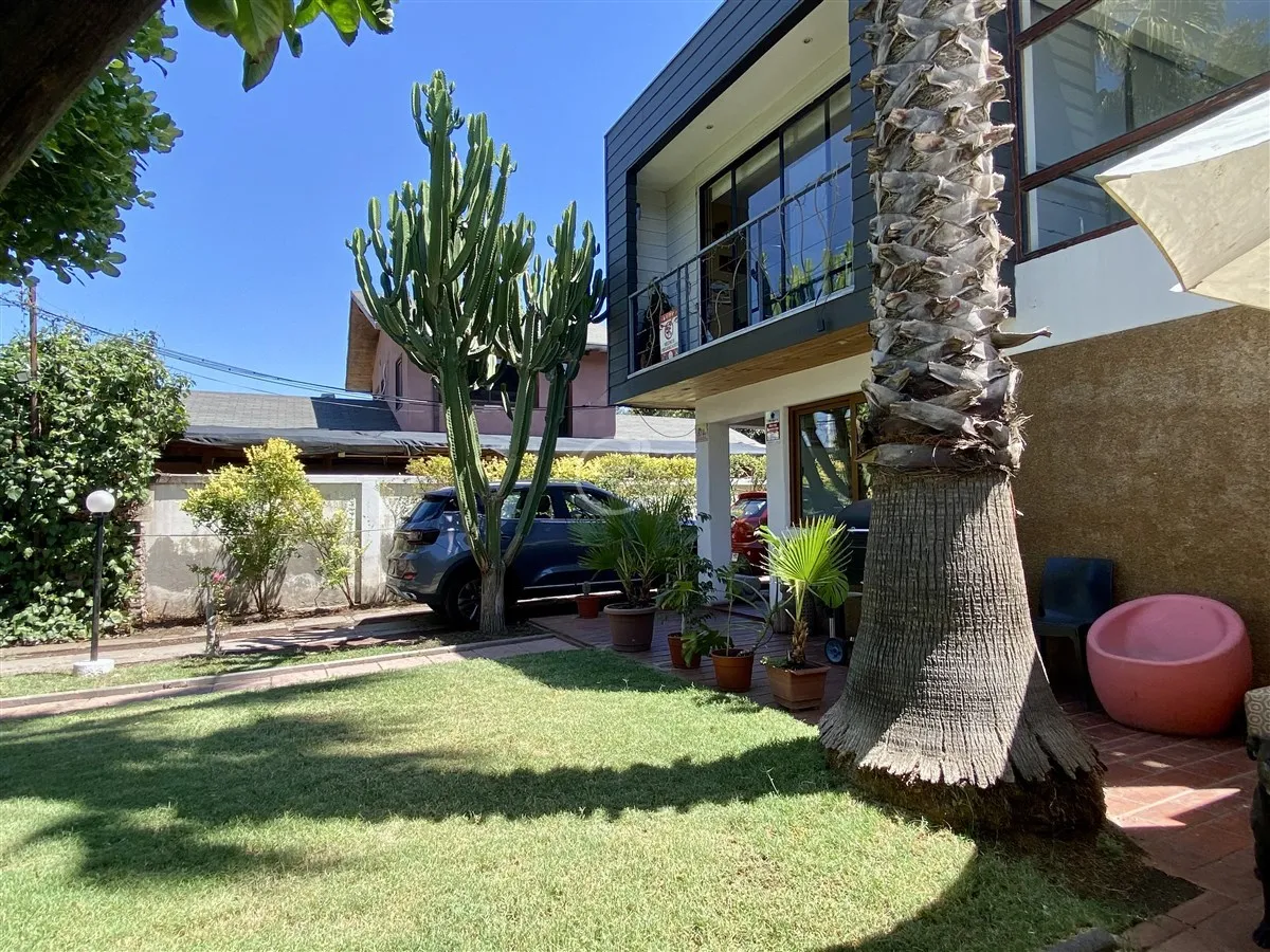 Imagen 4 de 23 de Casa En Venta 5 Dorm. En Ñuñoa, Precioso Jardín, Remodelada