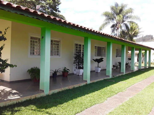 Linda Chácara Localizada No Interior De Sp