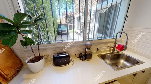 En Buena Zona Residencial, Chalet Totalmente Actualizado Con Lo Mejor, Jardin, Pileta.