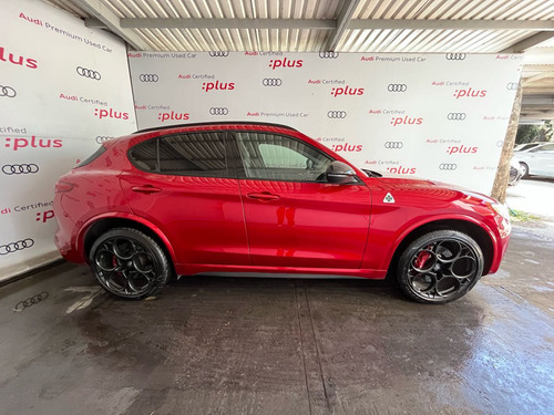 Alfa Romeo Stelvio 2.9L Quadrifoglio Verde V6 Bi-Turbo At