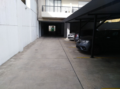 Imagen 4 de 8 de Cochera Cubierta Grande En Pb-15 M2-oportunidad!!!