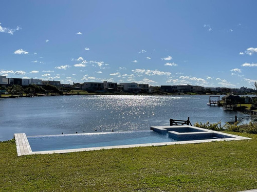 Casa En Venta En Puertos Vistas Al Lago 