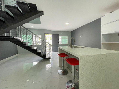 Imagen 3 de 11 de Casa De Lujo En Venta Estilo Minimalista Lp