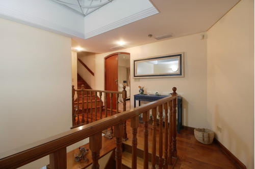 Venta Casa 5 Ambientes Jardin Y Cochera Playroom