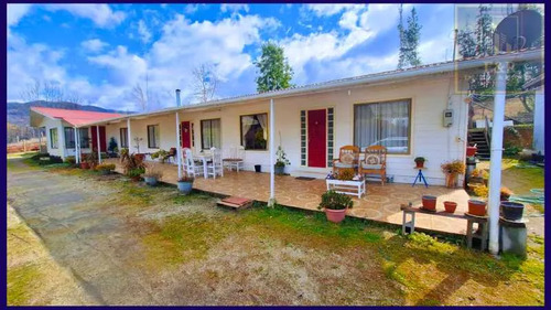 Parcela Con 2 Casas Y 8000m2 De Terreno (126968)
