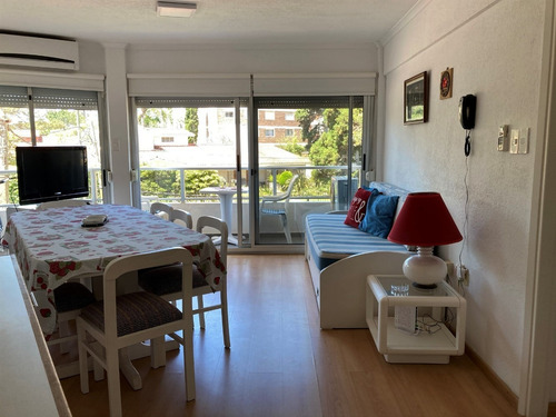 Imagen 3 de 15 de Hermoso Apartamento A Metros De Playa Mansa, Parada 10.