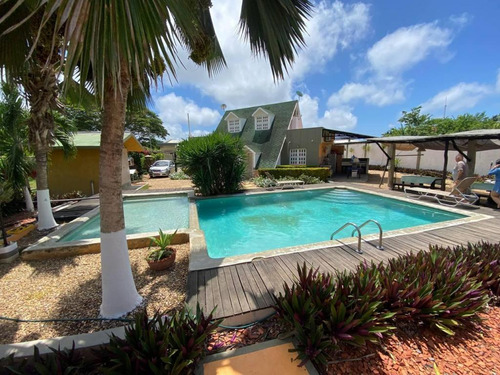 Se Vende Posada En El Sector El Tuque Con Comodas Cabañas 100% Equipado, Caney, Piscina, Bellos Jardines, A 5 Minutos Del Pueblo De Tucacas