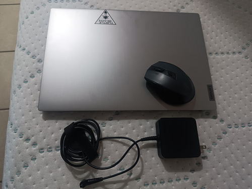 Lenovo Ideapad 3 15iil05, Core I3, 8gb Ram, 1tb Hdd + Mouse (Usado)