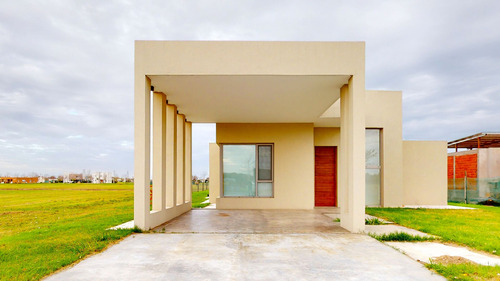 Casa En Venta Haras Del Sur Iii 3 Dorm. Y Pileta
