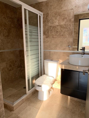 Imagen 10 de 20 de Venta De Casa Remodelada!!! En Colonia Santa Cecilia De 237m