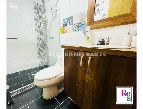 Apartamento En Segundo Piso Con Ascensor Excelente Ubicación