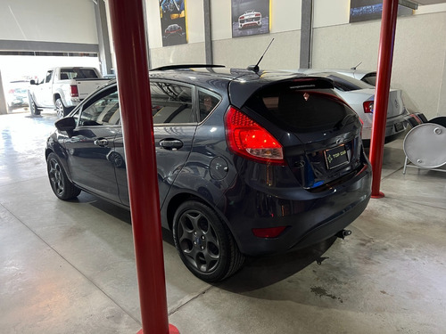 Imagen 6 de 15 de Ford Fiesta Kinetic Titanium 2012