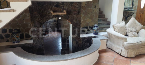 Casa En Renta, Estilo Colonial, 4 Recámaras, Jardín, San Pedro Cholula, Puebla