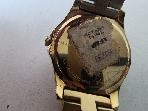Imagen 7 de 7 de Reloj Marc Jacobs Blade Dorado Mbm3126 Con Caja