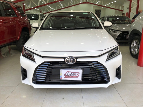 Imagen 6 de 12 de Toyota Yaris E