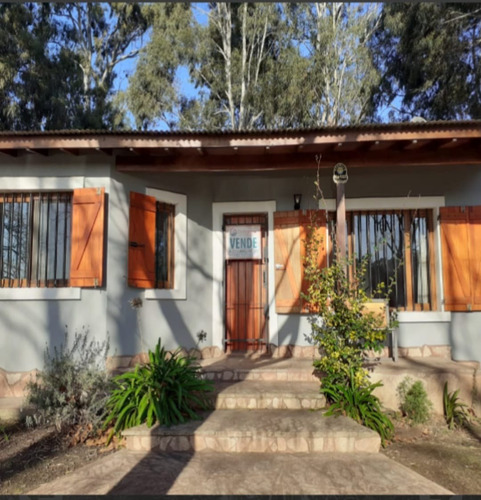  Casa De 5 Ambientes Estilo Campo, En Barrio Las Lomas, Excelente Vista. 