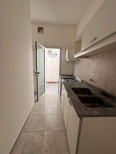 Alta Cordoba, 1 Dormitorio Con Patio, Cocina Separada - A Metros De La Plaza