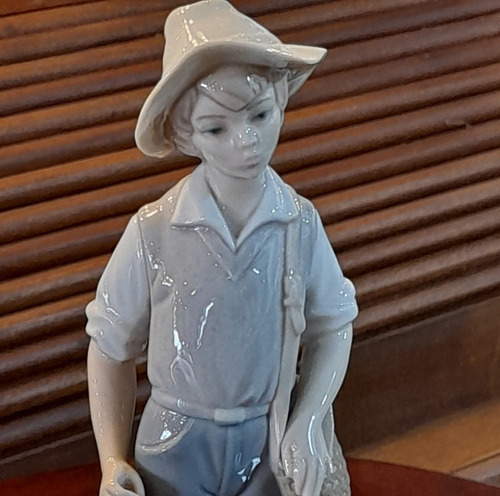 Figura Porcelana Lladró: Muchacho 22 Cm.