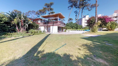 Casa En Venta De 5 Dormitorios En Mansa, Punta Del Este.