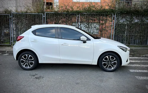 Mazada 2 Grand Touring