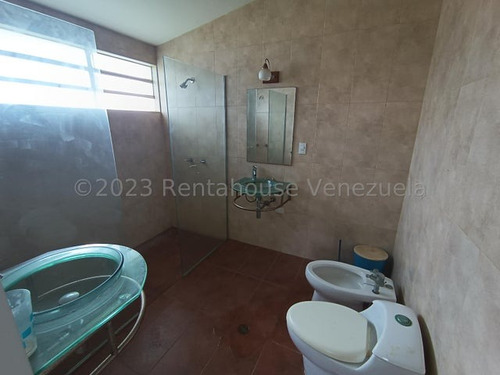 Casa En Venta En Colinas De Guataparo Valencia Mm Carabobo Con Patio Jardin Vigilancia Y Agua De Manantial