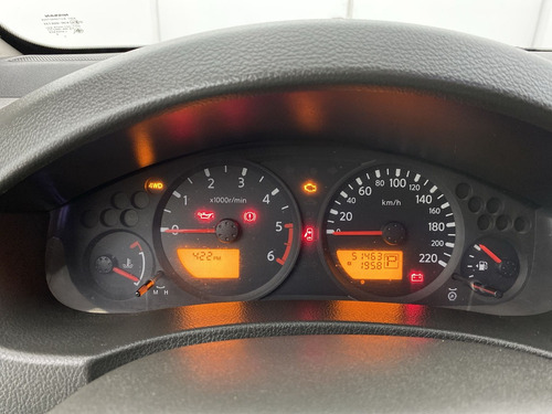 Imagen 17 de 25 de Nissan Navara High Lujo Le 2.5 Turbo