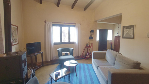 Venta Hermoso Chalet Serrano En Villa De Las Rosas, Excelente Ubicación
