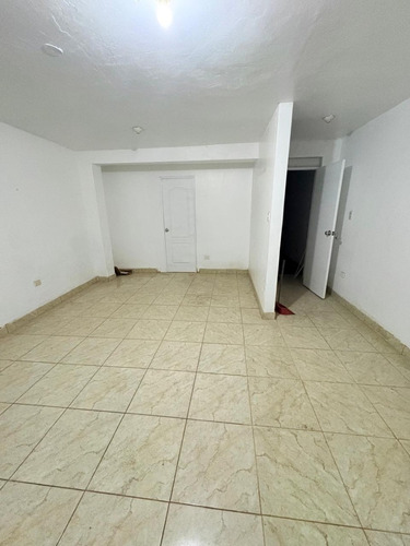 Alquilo 1er Piso Ideal Para Departamento, Oficina O Almacen A Dos Cuadras Del Ovalo Santa Anita