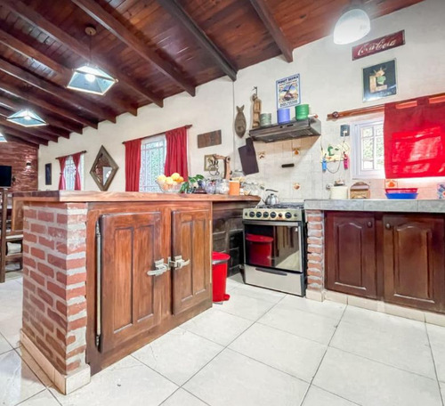 Casa En Venta - 3 Dormitorios 2 Baños - Local - 4662mts2 - Ensenada