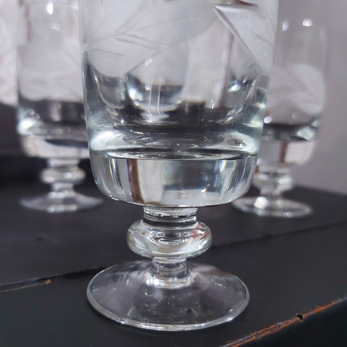 Imagem 8 de 9 de Taça Cristal Lapidado Jateado Fundo Grosso Com 4