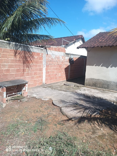 Vende-se Casa 2qts Sala Cozinha Banheiro.