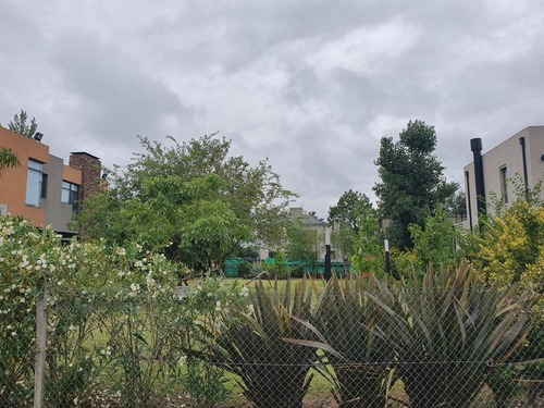 Lote En Adrogué Chico. Barrio Privado Urbano.