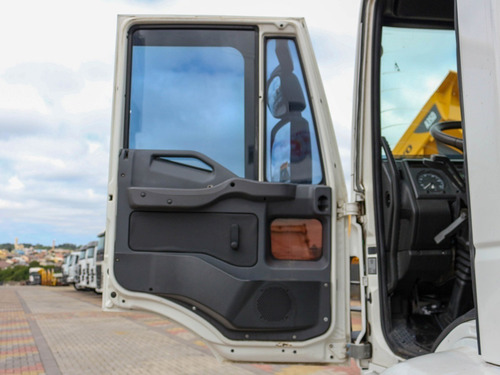 Imagem 5 de 15 de Iveco Tector 260e28 2014 6x4 No Chassi=17280,2628,24280