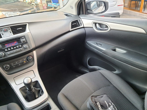 Imagen 10 de 15 de Nissan Sentra 2016 1.8 Sense Mt