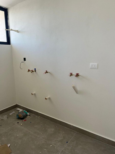 Townhouse En Venta De 2 Habitaciones Con Roof Top En Montebello