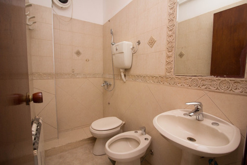 Imagen 10 de 17 de Venta Padron Unico Zona Buceo. 5 Dormitorios, Patio, Muy Buen Estado, Gge X2