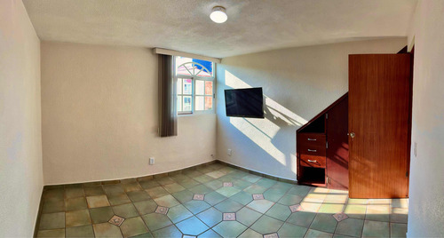 Casa De 4 Recámaras Y 2 Baños Completos - 194m2 Construcción