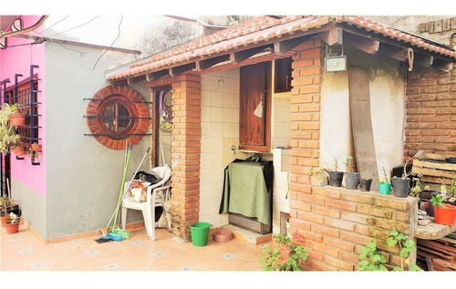 Imagen 5 de 23 de Magnifica Casa En Venta De 5 Ambientes Con Cochera En Remedios De Escalada