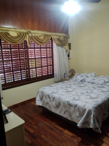 Casa Con Galpón Y Cochera De 5 Ambientes En Venta