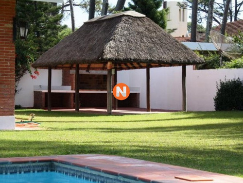 Casa En Venta Y Alquiler, San Rafael, Punta Del Este, 3 Dormitorios.- Ref: 208750