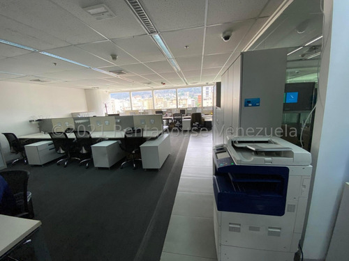 Oficina En Venta En Los Palos Grandes Parque Cristal Remodelada