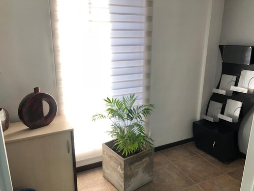 Imagen 2 de 21 de Oficina/ Consultorios 300 Mts2 Cub. Sobre Lote Propio.- A 200 Mts De Rivadavia.