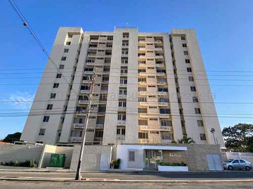 Apartamento En Venta En Av Rotaria De Barquisimeto Zona Oeste Planta Electrica- Semi Amoblada