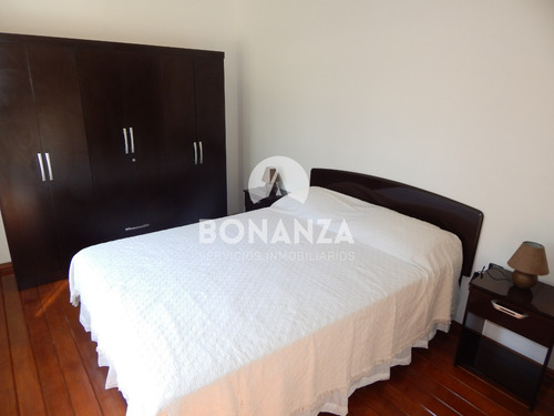 Casa En Alquiler, Piriápolis. 4 Cuadras De La Playa Y Rambla. 2 Dormitorios 2 Baños. Gran Parrillero Techado. Wifi, Aire Acondicionado, Alarma Tv Cable