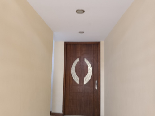 Renta Exclusivo Departamento, Amplio, Cómodo, Bien Ubicado Y De Lujo, Con Terraza, 3 Recámaras Con Closet Y Baño Cada Una, Solo 3 Unidades, Tercer Nivel Premium, Renta Ejecutiva, Cocina Integral.