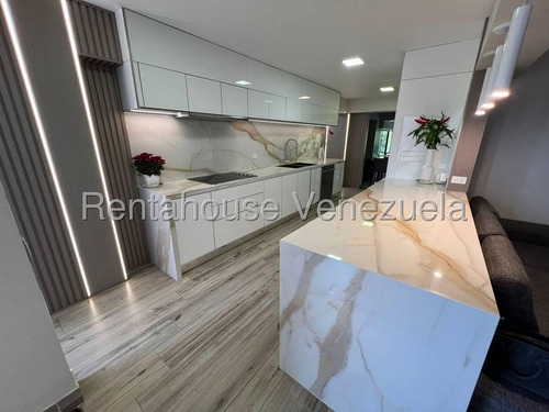 Apartamento En Venta En Clnas. De Valle Arriba Con Áreas Modernas Y Lujosas